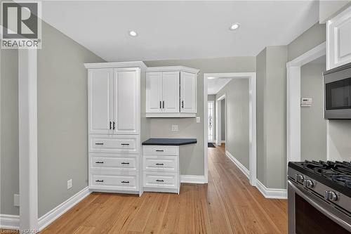 28 Buchanan Drive, Caledonia, ON - Indoor Photo Showing Kitchen