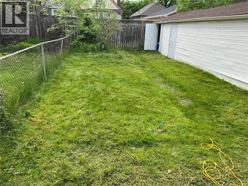 View of fenced backyard - 143 Fairfield Avenue, Hamilton, ON - Outdoor