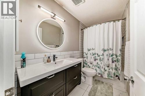 271 Prestwick Acres Lane Se, Calgary, AB - Indoor Photo Showing Bathroom