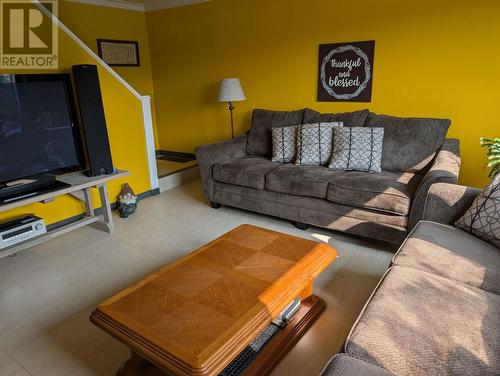 20 Second Ave, Wawa, ON - Indoor Photo Showing Living Room