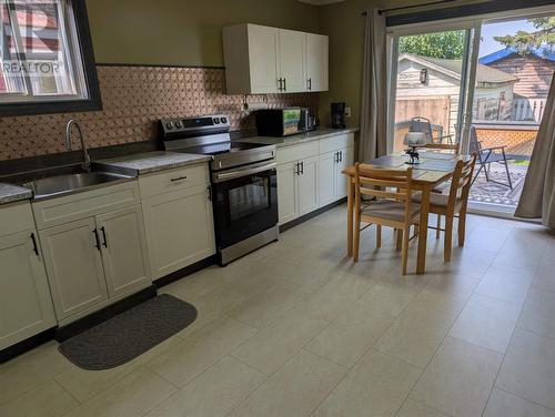 20 Second Ave, Wawa, ON - Indoor Photo Showing Kitchen With Double Sink