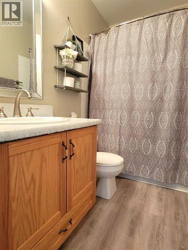 9521 87 Avenue, Grande Prairie, AB - Indoor Photo Showing Bathroom