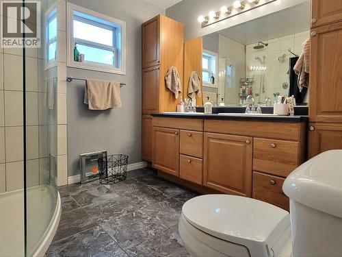9521 87 Avenue, Grande Prairie, AB - Indoor Photo Showing Bathroom
