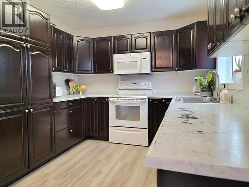 9521 87 Avenue, Grande Prairie, AB - Indoor Photo Showing Kitchen