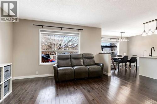 815 Tuscany Drive Nw, Calgary, AB - Indoor Photo Showing Living Room