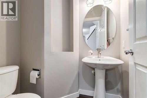 815 Tuscany Drive Nw, Calgary, AB - Indoor Photo Showing Bathroom