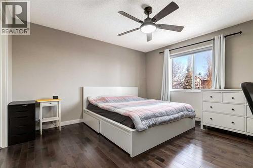 815 Tuscany Drive Nw, Calgary, AB - Indoor Photo Showing Bedroom