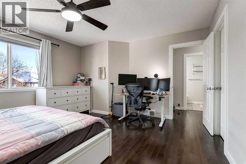 815 Tuscany Drive Nw, Calgary, AB - Indoor Photo Showing Bedroom