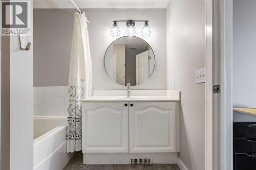 815 Tuscany Drive Nw, Calgary, AB - Indoor Photo Showing Bathroom