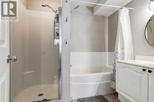815 Tuscany Drive Nw, Calgary, AB - Indoor Photo Showing Bathroom