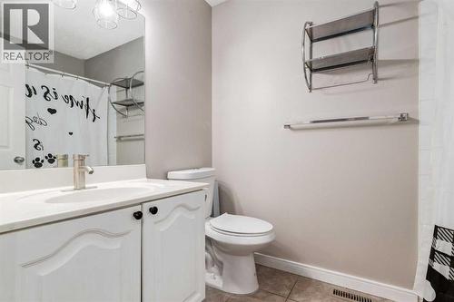 815 Tuscany Drive Nw, Calgary, AB - Indoor Photo Showing Bathroom