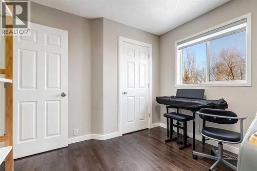 815 Tuscany Drive Nw, Calgary, AB - Indoor Photo Showing Other Room