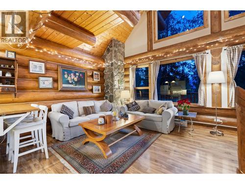 14296 Maia Lane, Gray Creek, BC - Indoor Photo Showing Living Room