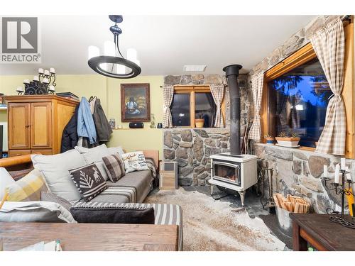 14296 Maia Lane, Gray Creek, BC - Indoor