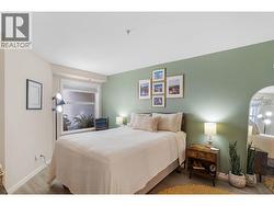 Large primary bedroom - 