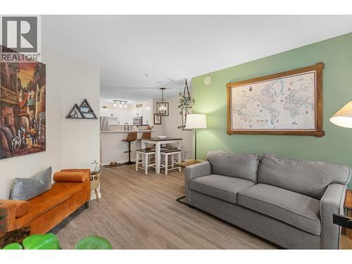 567 Yates Road Unit# 204, Kelowna, BC - Indoor Photo Showing Living Room