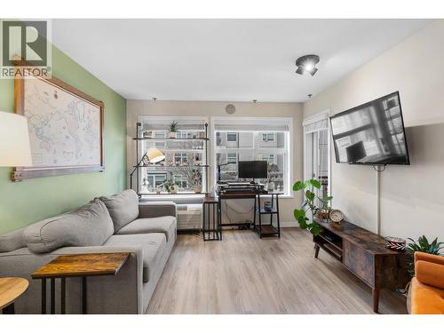 567 Yates Road Unit# 204, Kelowna, BC - Indoor Photo Showing Living Room