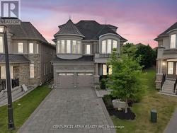 12 MACDONALD COURT  Richmond Hill, ON L4E 1E9
