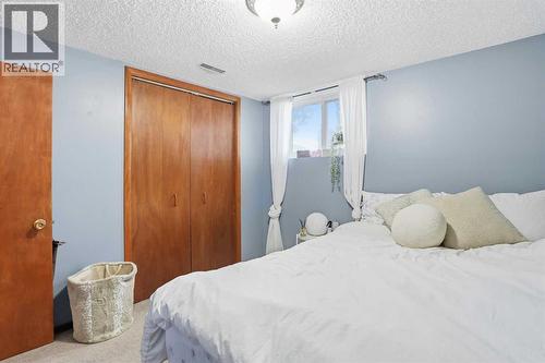 3003 25 Street Sw, Calgary, AB - Indoor Photo Showing Bedroom