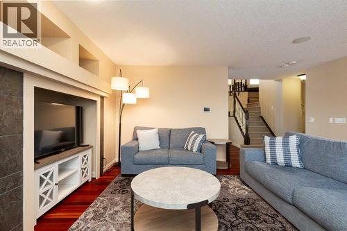 443 Everbrook Way Sw, Calgary, AB - Indoor Photo Showing Living Room