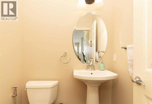 443 Everbrook Way Sw, Calgary, AB - Indoor Photo Showing Bathroom