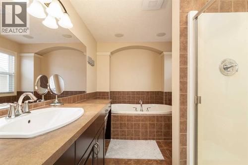 443 Everbrook Way Sw, Calgary, AB - Indoor Photo Showing Bathroom