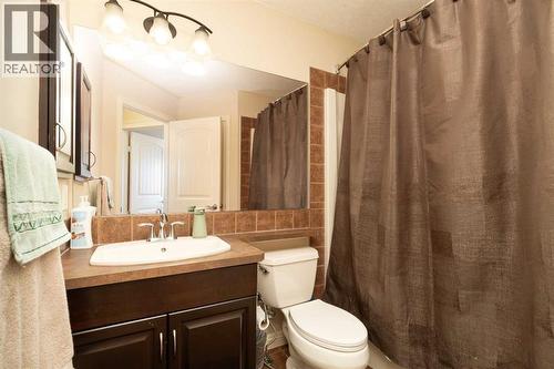 443 Everbrook Way Sw, Calgary, AB - Indoor Photo Showing Bathroom