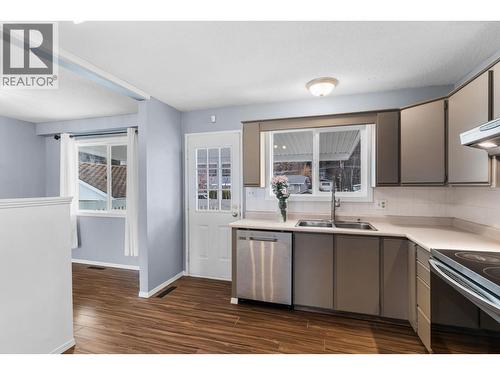 2641 Springfield Road, Kelowna, BC - Indoor Photo Showing Kitchen With Double Sink