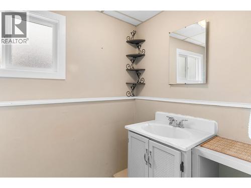 2641 Springfield Road, Kelowna, BC - Indoor Photo Showing Other Room