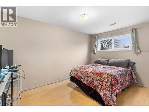 2641 Springfield Road, Kelowna, BC - Indoor Photo Showing Bedroom