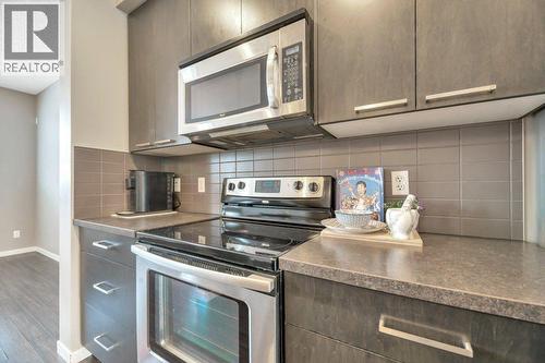 15 Copperpond Close Se, Calgary, AB - Indoor Photo Showing Kitchen