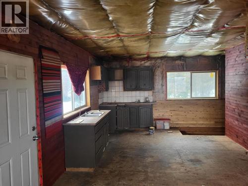 5147 Spokin Lake Road, 150 Mile House, BC - Indoor Photo Showing Laundry Room