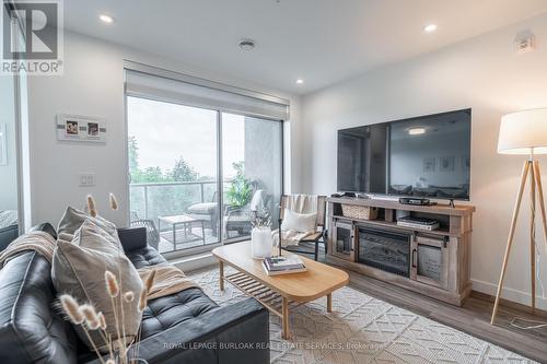 306 - 455 Charlton Avenue E, Hamilton, ON - Indoor Photo Showing Living Room