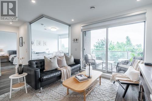 306 - 455 Charlton Avenue E, Hamilton, ON - Indoor Photo Showing Living Room