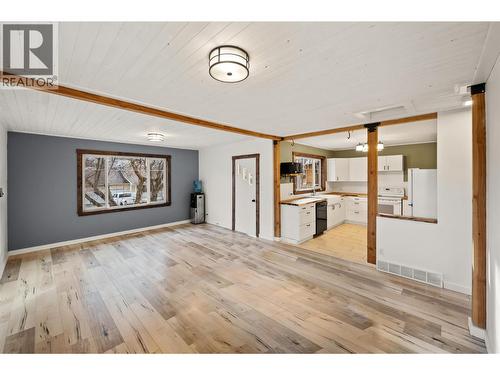 Living room - 6470 Hollow Street, Oliver, BC - Indoor