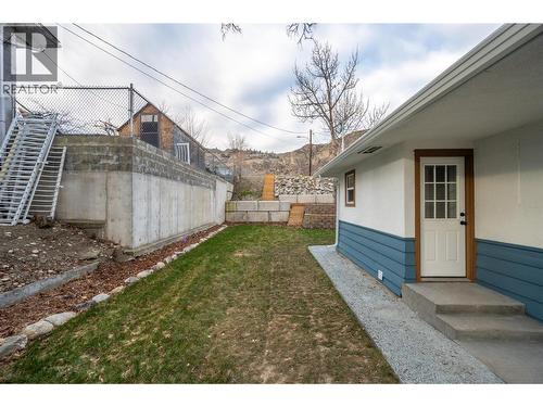 Side yard - 6470 Hollow Street, Oliver, BC - Outdoor