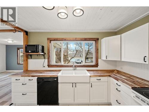 Kitchen - 6470 Hollow Street, Oliver, BC - Indoor Photo Showing Kitchen With Double Sink