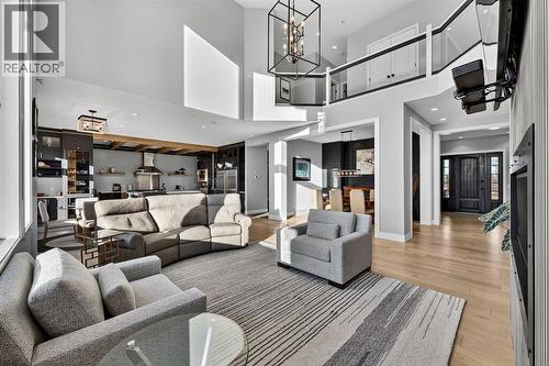 402017 23 Street W, Rural Foothills County, AB - Indoor Photo Showing Living Room
