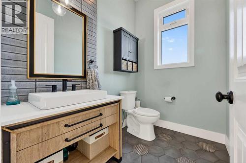 402017 23 Street W, Rural Foothills County, AB - Indoor Photo Showing Bathroom
