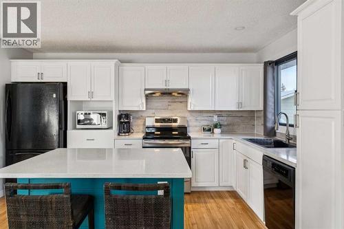 14 Glenhill Crescent, Cochrane, AB - Indoor Photo Showing Kitchen
