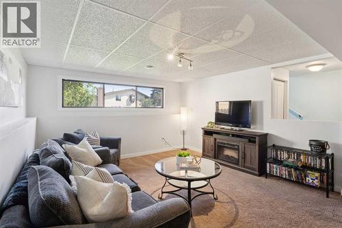 14 Glenhill Crescent, Cochrane, AB - Indoor Photo Showing Living Room