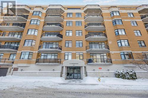 203 - 260 BESSERER STREET  Ottawa, ON K1N 1J3
