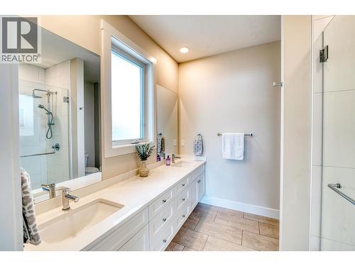 11112 115 Avenue, Fort St. John, BC - Indoor Photo Showing Bathroom