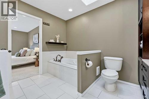 92 Panamount Green Nw, Calgary, AB - Indoor Photo Showing Bathroom