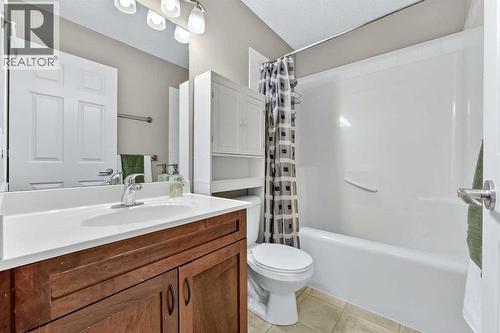92 Panamount Green Nw, Calgary, AB - Indoor Photo Showing Bathroom