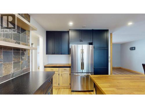 958 Galbraith Drive, Elkford, BC - Indoor Photo Showing Kitchen