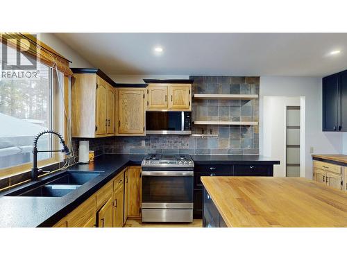 958 Galbraith Drive, Elkford, BC - Indoor Photo Showing Kitchen With Double Sink