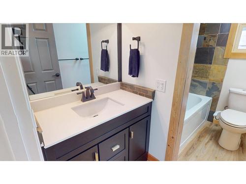 958 Galbraith Drive, Elkford, BC - Indoor Photo Showing Bathroom