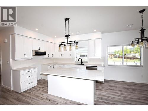 592 Nighthawk Avenue, Vernon, BC - Indoor Photo Showing Kitchen