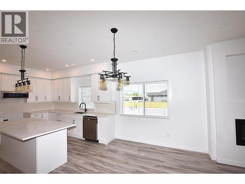 dining space beside the kitchen - 592 Nighthawk Avenue, Vernon, BC - Indoor Photo Showing Kitchen